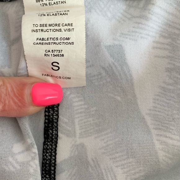 Fabletics Capris Sz S - Picture 4 of 4